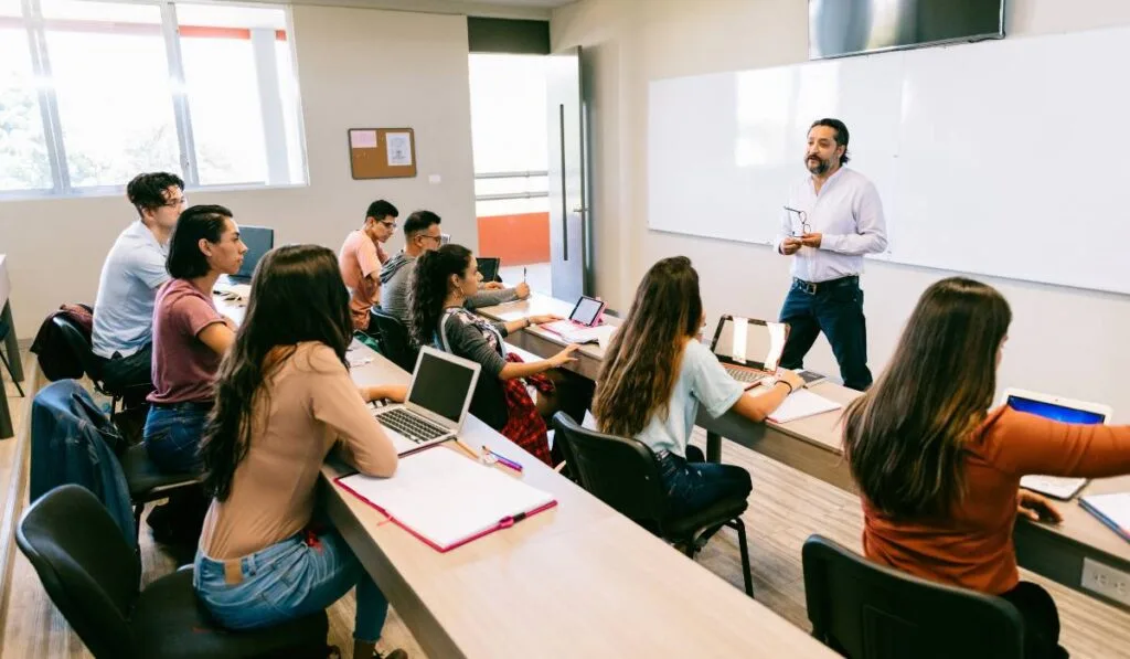Curso Presencial Criação de Negócios Online e Marketing Digital Para Estudantes Universitários